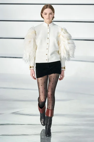 Look 60